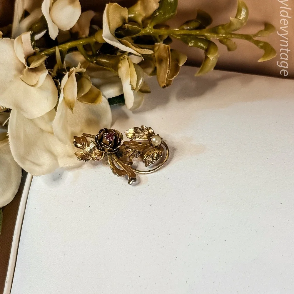 Gold Rose Brooch with Faux Stones‎